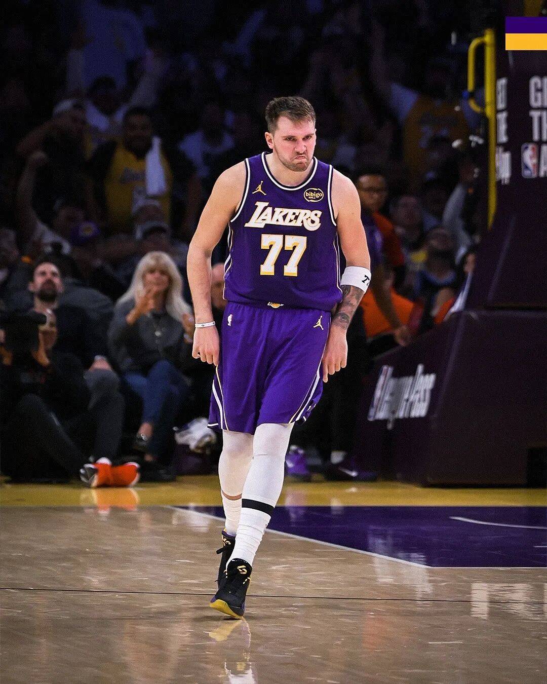 包含转会期CBA季后赛焦点战，达拉斯独行侠调整名单，球迷炸锅，身体对抗强度拉满的词条