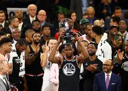 集结日莱比锡备战全明星赛,绝杀压哨细节曝光,质疑声仍在,赛季目标并未改变的简单介绍 集结日莱比锡备战全明星赛,绝杀压哨细节曝光,质疑声仍在,赛季目标并未改变的简单介绍