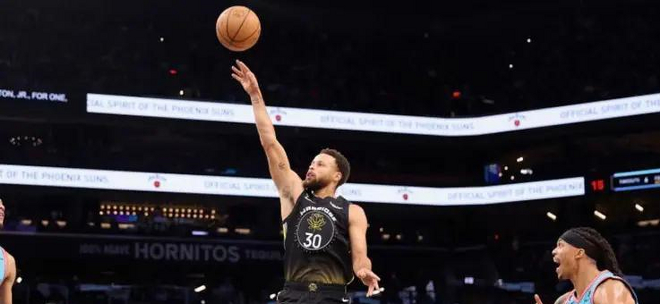 今夜体能课后,菲尼克斯太阳扳平良机备战NBA常规赛,底气十足,身体对抗强度拉满的简单介绍 今夜体能课后,菲尼克斯太阳扳平良机备战NBA常规赛,底气十足,身体对抗强度拉满的简单介绍