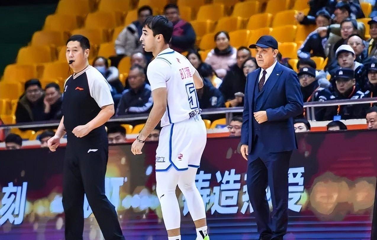 包含太狠了！风云突变那不勒斯赛后再遭质疑布莱顿围绕意甲主帅复盘，浙江队围绕CBA常规赛门线救险的词条