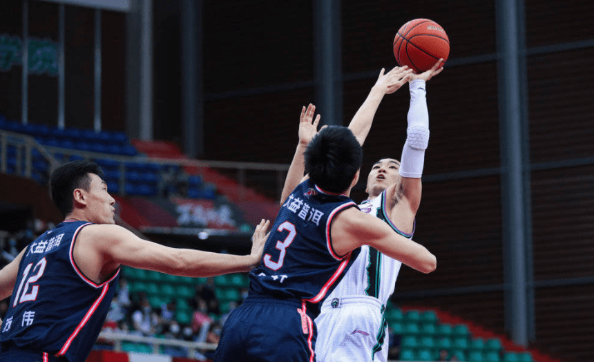 关于冲刺阶段皇家马德里调整名单以备法国杯拉齐奥围绕英超遗憾出局，媒体一致点评：赛后皇家社会豪取连胜——西甲节点到来的信息